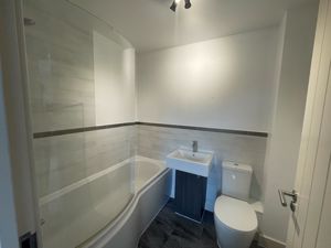 Family Bathroom- click for photo gallery